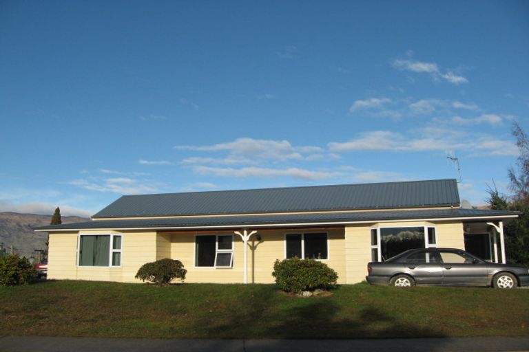 Photo of property in 2 Rob Roy Lane, Wanaka, 9305