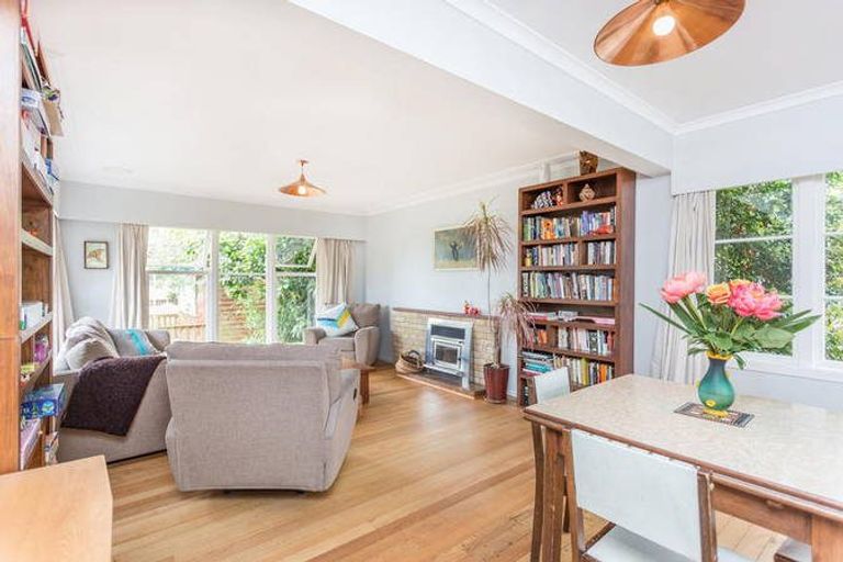 Photo of property in 18 Kervil Avenue, Te Atatu Peninsula, Auckland, 0610