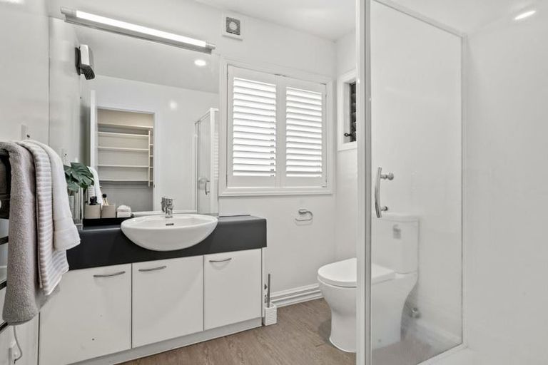 Photo of property in 2/61 Beresford Street, Bayswater, Auckland, 0622