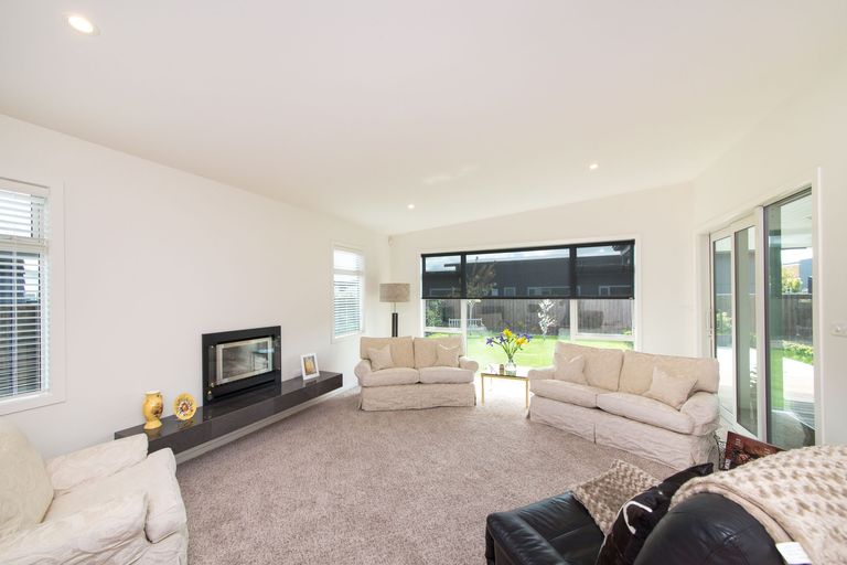 Photo of property in 16 Grand Oaks Drive, Awapuni, Palmerston North, 4412