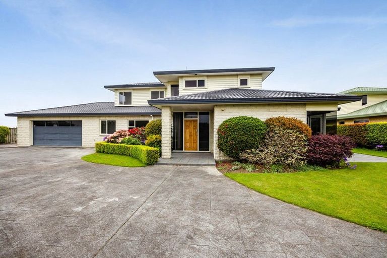 Photo of property in 8 Edna Wills Place, Hawera, 4610