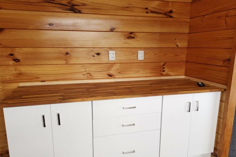 Photo of property in 305 Maungaraki Road, Maungaraki, Lower Hutt, 5010