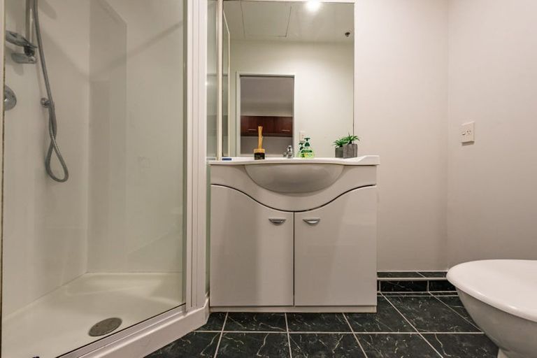 Photo of property in Atrium Towers, 1g/154 The Terrace, Wellington Central, Wellington, 6011