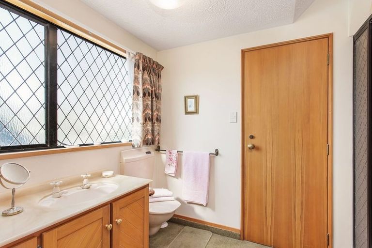 Photo of property in 252a Memorial Avenue, Burnside, Christchurch, 8053