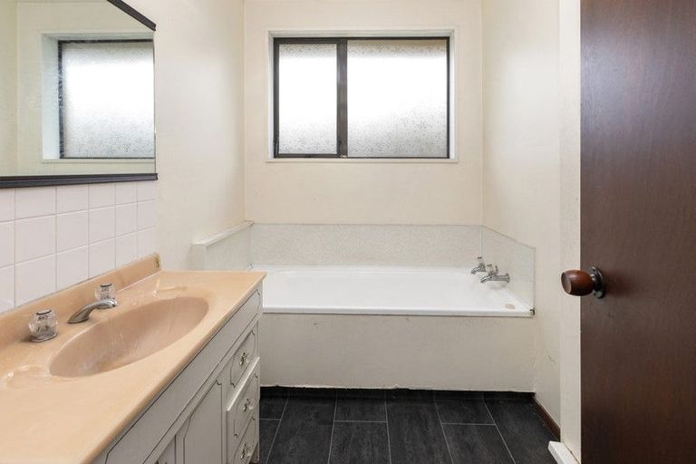 Photo of property in 2/2 Mchaffies Place, Wainoni, Christchurch, 8061