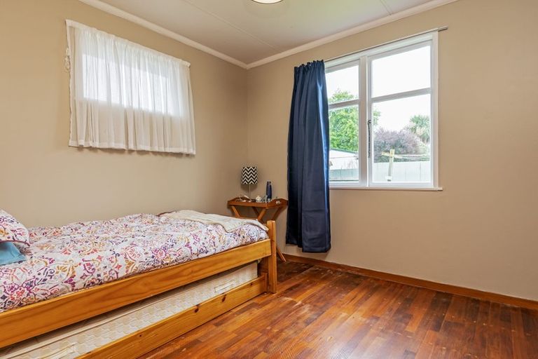 Photo of property in 14 Mokau Place, Terrace End, Palmerston North, 4410
