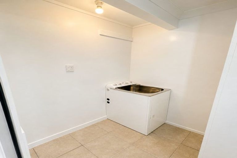 Photo of property in 40 Ruskin Road, Newlands, Wellington, 6037