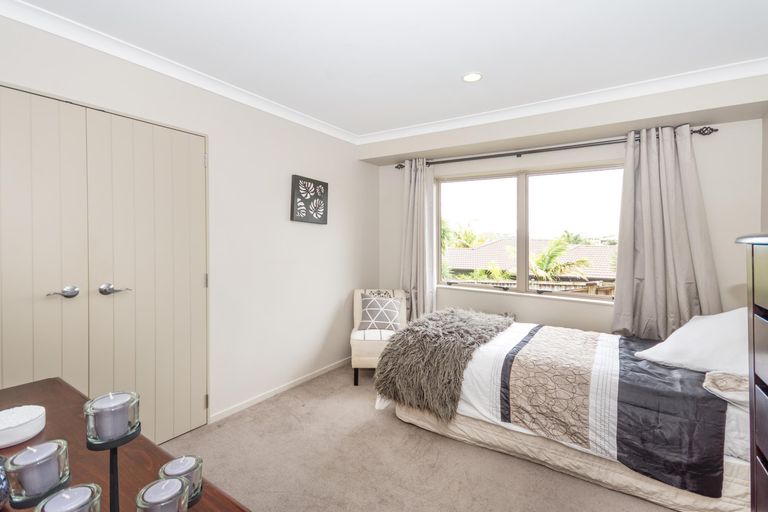 Photo of property in 37 Ina Ville Drive, Pukekohe, 2120