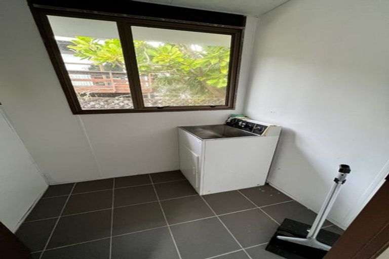 Photo of property in 1/520 Beach Road, Murrays Bay, Auckland, 0630