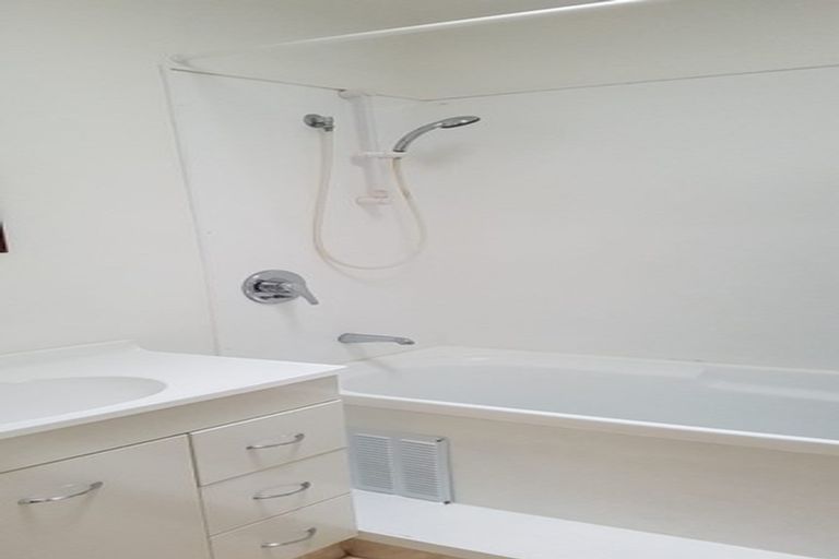 Photo of property in 820/12 Northcross Drive, Oteha, Auckland, 0632