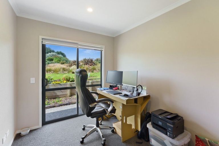 Photo of property in 40 Kristin Place, Manakau, Levin, 5573