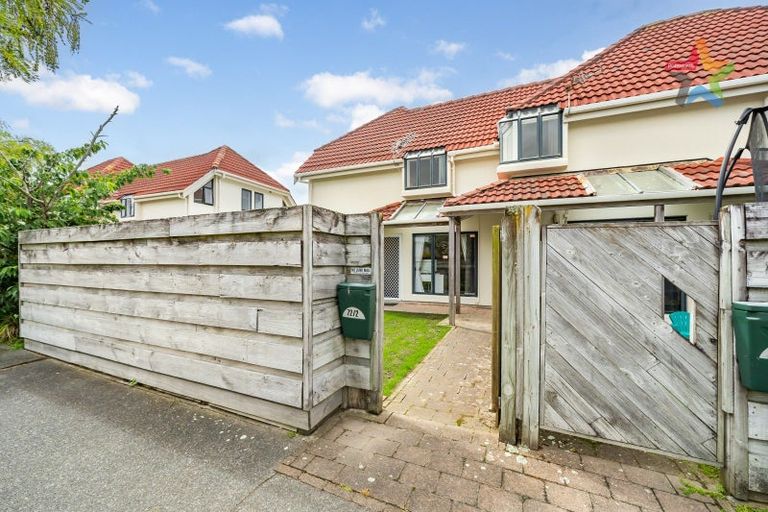 Photo of property in 2/74 Waiwhetu Road, Waiwhetu, Lower Hutt, 5010