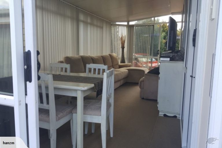 Photo of property in 6 Viola Place, Papakura, 2110