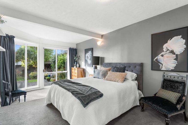 Photo of property in 21 Greendale Avenue, Avonhead, Christchurch, 8042