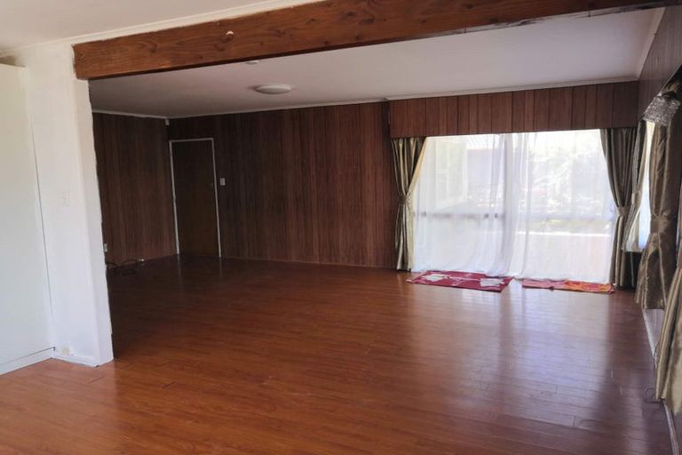 Photo of property in 30 Kingdale Road, Henderson, Auckland, 0610