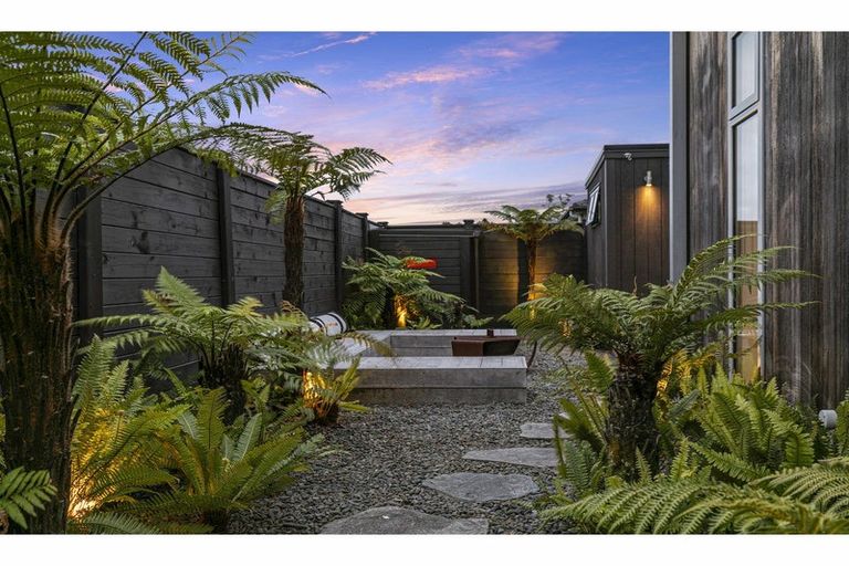 Photo of property in 11 Kelmore Place, Schnapper Rock, Auckland, 0632