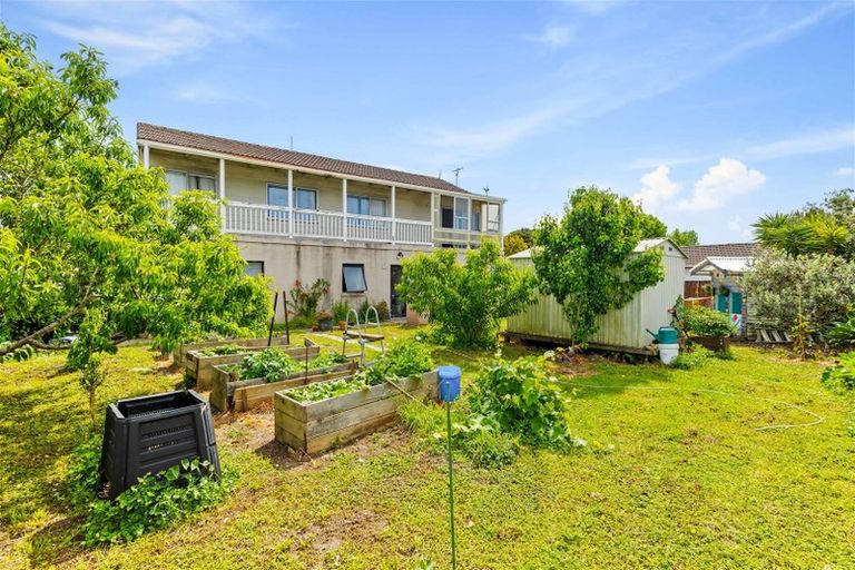 Photo of property in 1 Silverstone Place, Henderson, Auckland, 0612