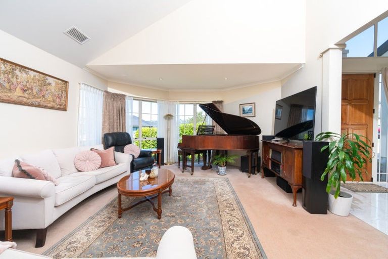 Photo of property in 2 Derry Hill, Churton Park, Wellington, 6037