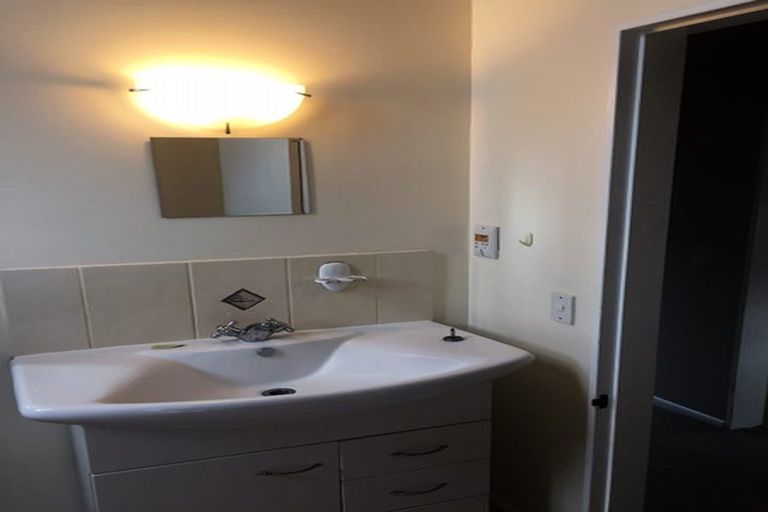 Photo of property in 148 Nicholson Road, Khandallah, Wellington, 6035