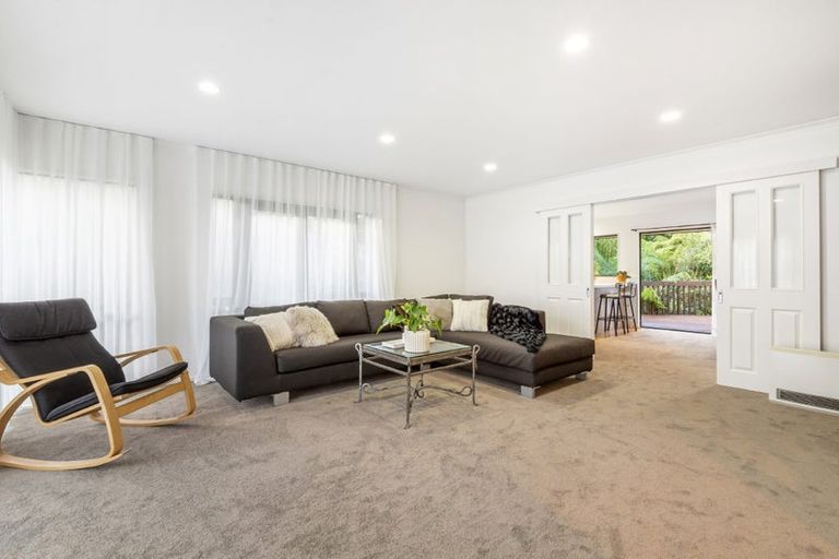 Photo of property in 11 Nottingham Place, Northcross, Auckland, 0630