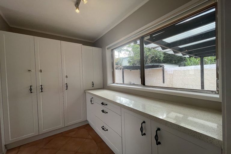 Photo of property in 42 Merriefield Avenue, Forrest Hill, Auckland, 0620