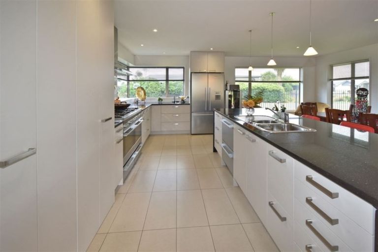 Photo of property in 21 Strathcarron Place, Broomfield, Christchurch, 8042