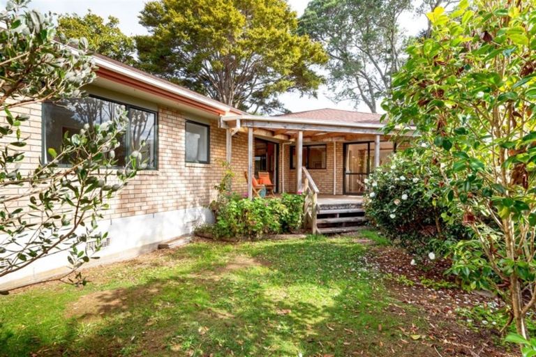 Photo of property in 72 Konini Road, Titirangi, Auckland, 0604