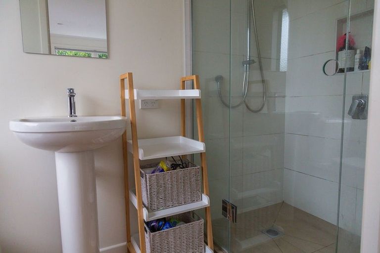 Photo of property in 6 Boler Place, New Lynn, Auckland, 0600