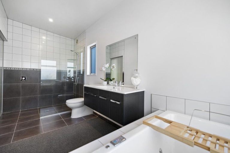 Photo of property in 16 Orbell Drive, Lake Hayes, Queenstown, 9304