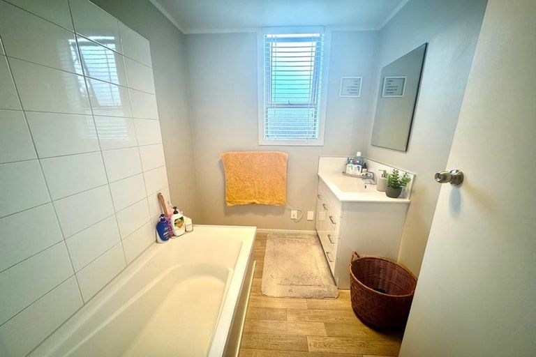 Photo of property in 18 Rosella Road, Mangere East, Auckland, 2024