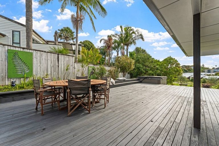 Photo of property in 12 Tawhana Crescent, Red Beach, 0932