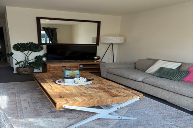 Photo of property in 8/3 Orwell Road, Greenhithe, Auckland, 0632