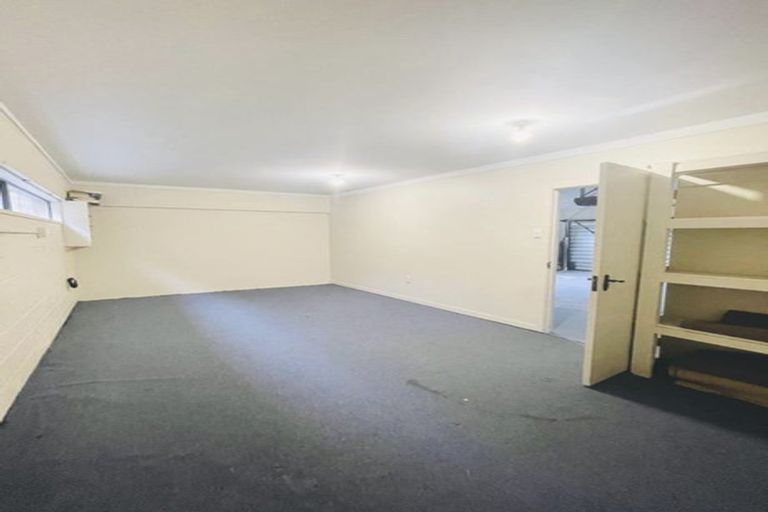 Photo of property in 1 Evelyn Road, Cockle Bay, Auckland, 2014