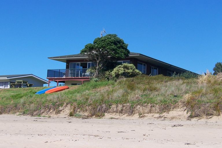 Photo of property in 27 Waetford Road, Matapouri, Whangarei, 0173