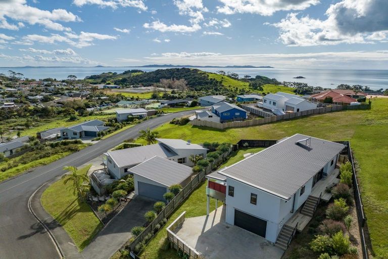 Photo of property in 4 Freyja Crescent, Coopers Beach, 0420