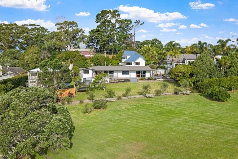 Photo of property in 12 Tawhana Crescent, Red Beach, 0932