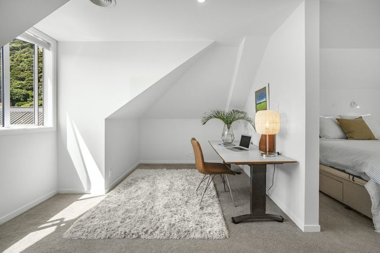 Photo of property in 23 Pukatea Street, Eastbourne, Lower Hutt, 5013