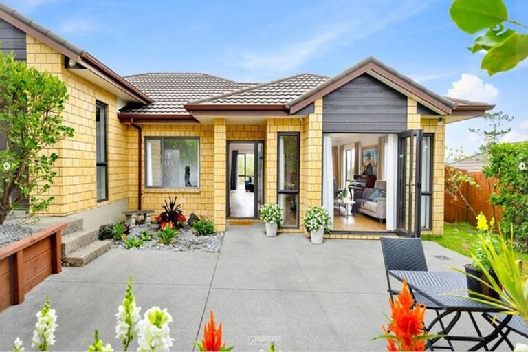 Photo of property in 70 Kittiwake Drive, Schnapper Rock, Auckland, 0632