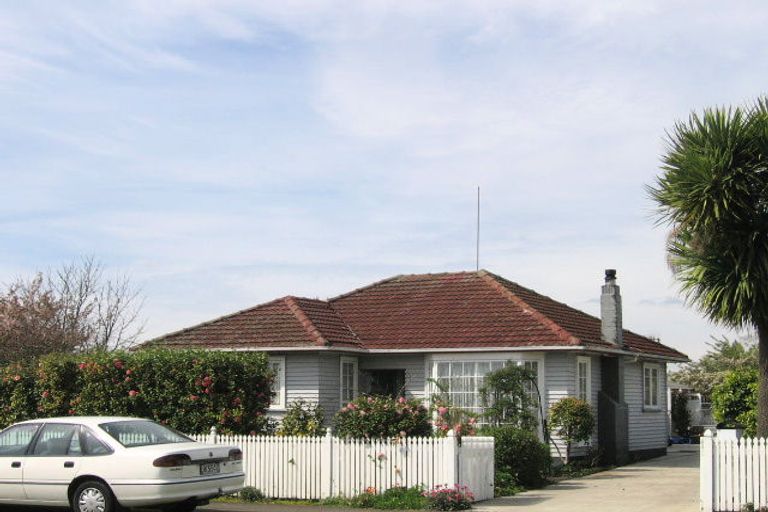 Photo of property in 5 Kawaha Point Road, Fairy Springs, Rotorua, 3015