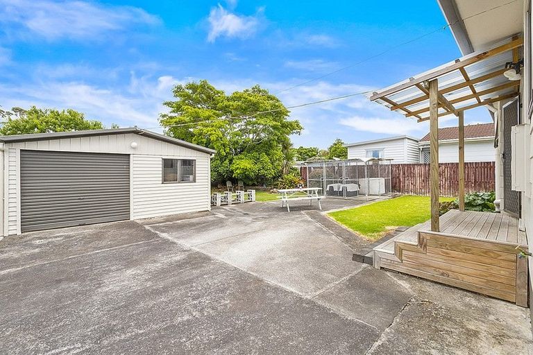 Photo of property in 8 Funnell Place, Manurewa, Auckland, 2102