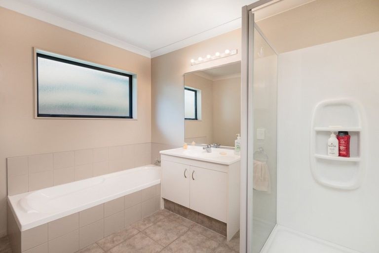 Photo of property in 18 Discovery Avenue, Welcome Bay, Tauranga, 3112