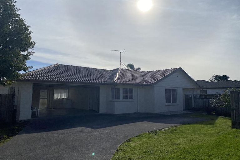 Photo of property in 2/36 West Fairway, Golflands, Auckland, 2013