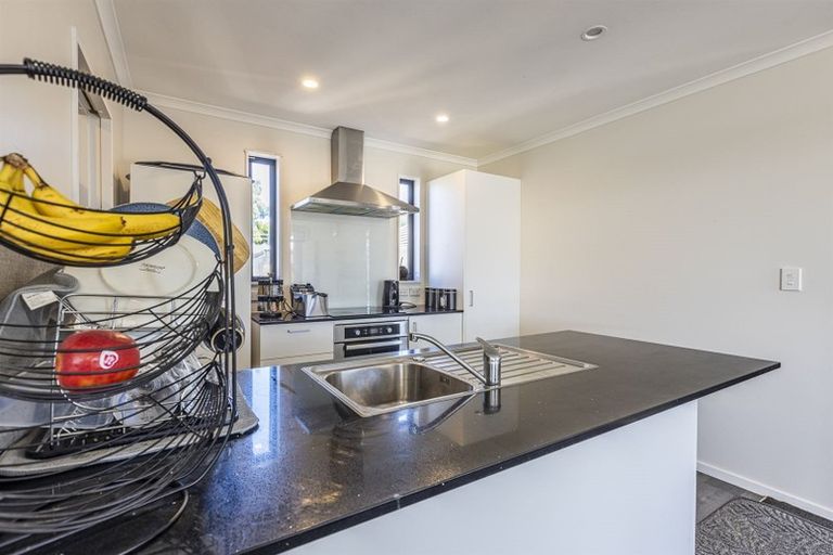 Photo of property in 46 Exeter Crescent, Takaro, Palmerston North, 4412