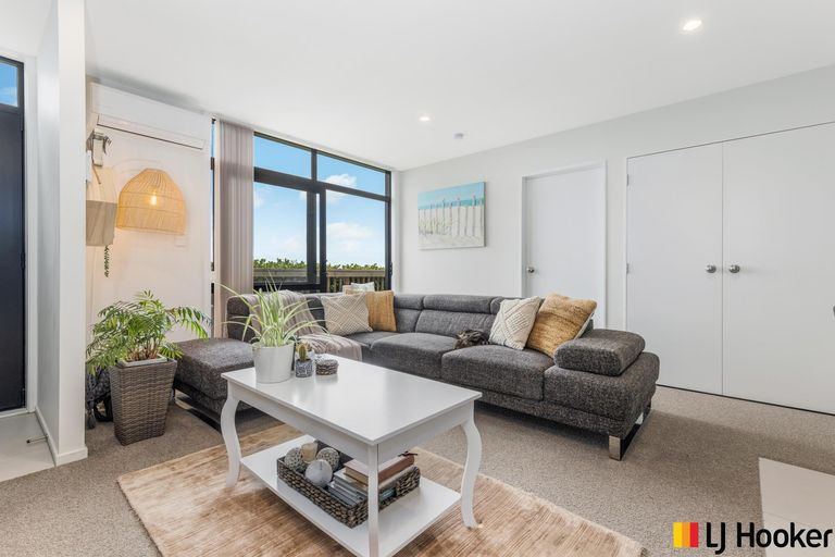 Photo of property in 11 Kapuarangi Lane, Papakura, 2110