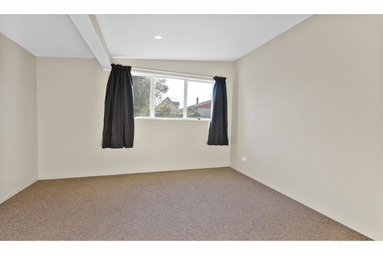 Photo of property in 5 Main North Road, Woodend, 7610