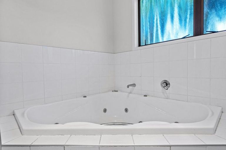 Photo of property in 87 Porritt Avenue, Chatswood, Auckland, 0626