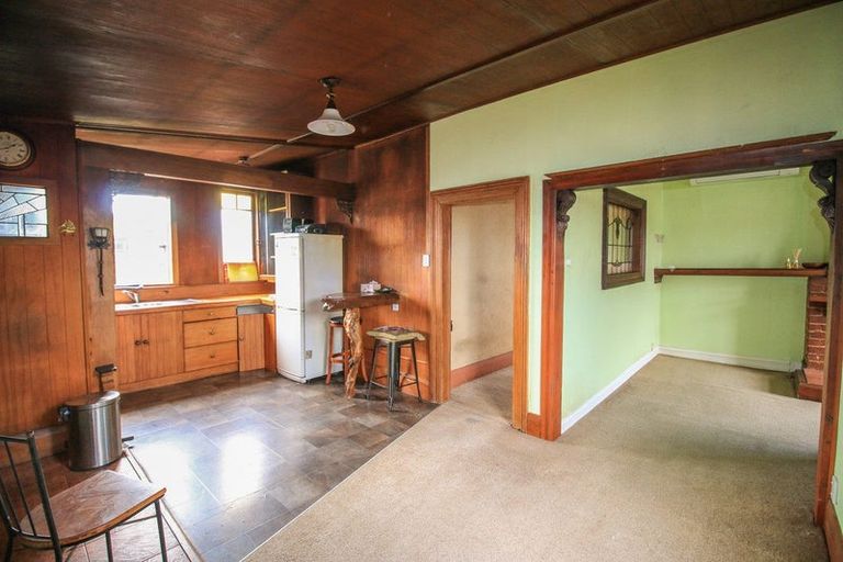 Photo of property in 236 Marine Parade, Bluff, 9814