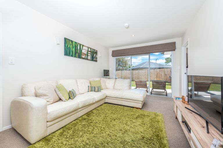 Photo of property in 6 Lockyer Road, Kumeu, 0810