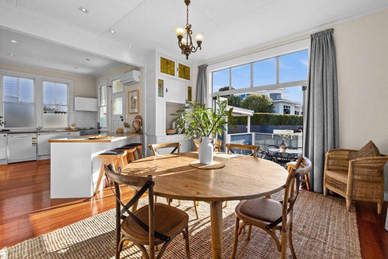 Photo of property in 16 Lighthouse Road, Bluff Hill, Napier, 4110