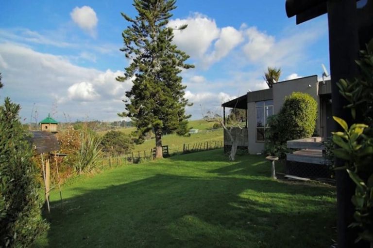 Photo of property in 56 Henwood Road, Taupaki, Henderson, 0782